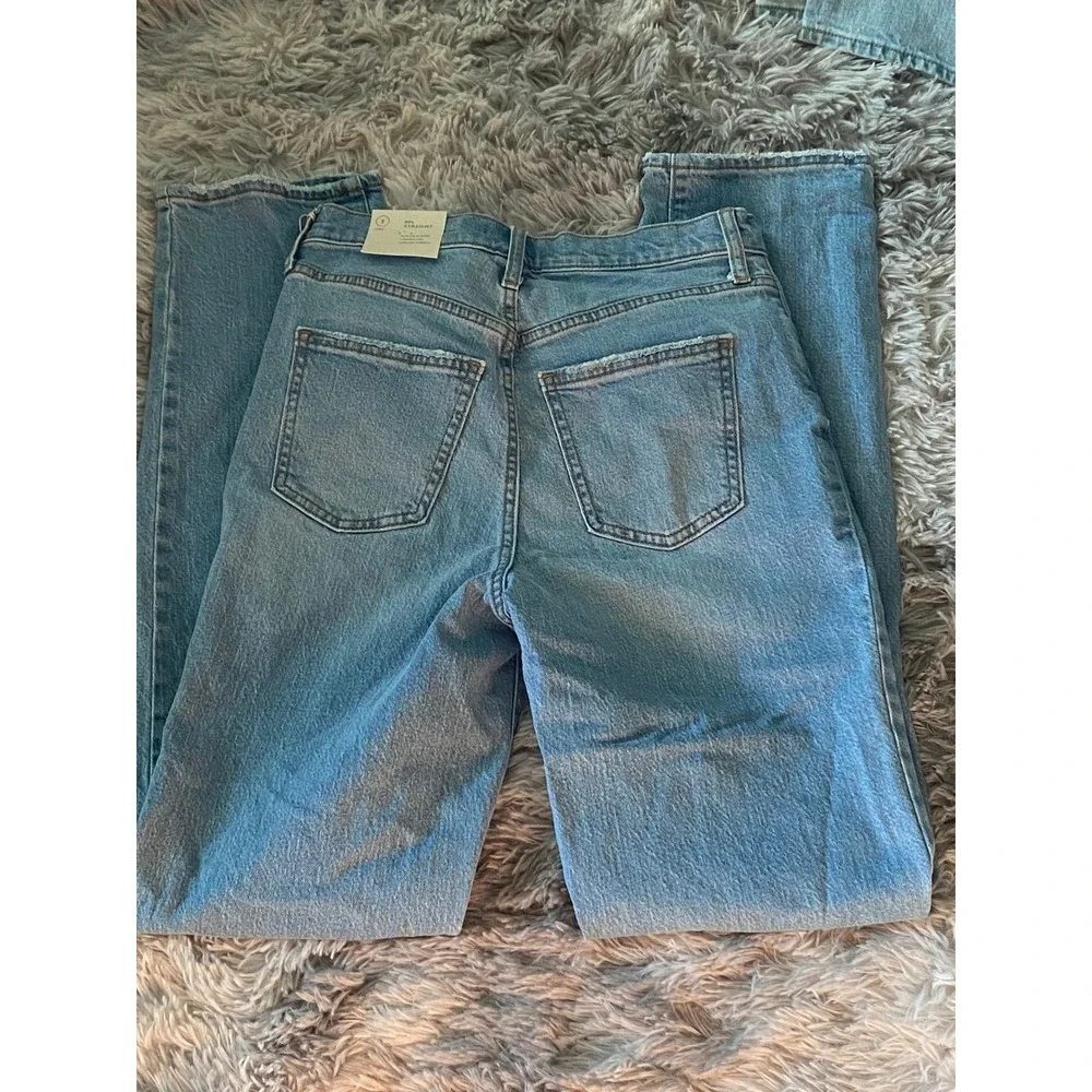 Women's Vintage Light Wash‎ Straight Jeans 2 – Universal Thread High-Rise